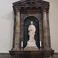 教堂內雕像