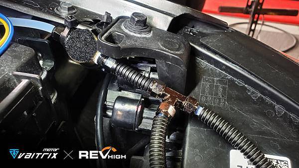 10.jpg 來自澳洲的汽車改裝品牌VAITRIX麥翠斯有最廣泛的車種適用產品,含汽油、柴油、油電混合車專用電子油門控制加速器,搭配外掛晶片及內寫,達到最高品質且無後遺症之動力提升,也可由專屬藍芽App–AirForce GO切換一階、二階、三階ECU模式。外掛晶片及電子油門控制器不影響原車引擎保固,搭配不眩光儀錶,提升馬力同時監控愛車狀況。VAITRIX另有馬力提升專用水噴射可程式電腦及全組套件,改裝愛車不傷車。 適用品牌車款: Audi奧迪、BMW寶馬、Porsche保時捷、Benz賓士、Honda本田、Toyota豐田、Mitsubishi三菱、Mazda馬自達、Nissan日產、Subaru速霸陸、VW福斯、Volvo富豪、Luxgen納智捷、Ford福特、Chevrolet雪佛蘭、Hyundai現代、Skoda; Altis、crv、chr、kicks、cla45、ct200h、q2、camry、golf gti、polo、kuga、tiida、u7、rav4、odyssey...等。