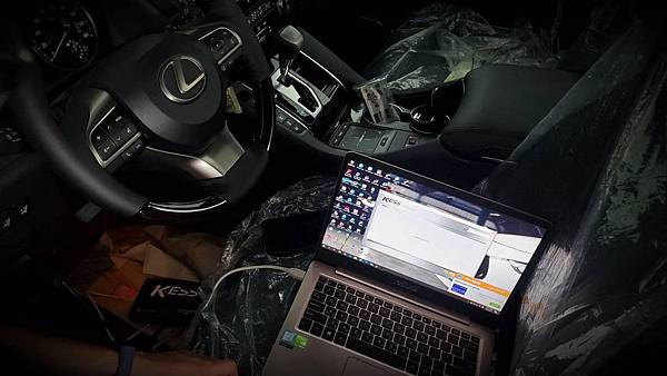 3.jpg 來自澳洲的汽車改裝品牌VAITRIX麥翠斯有最廣泛的車種適用產品,含汽油、柴油、油電混合車專用電子油門控制加速器,搭配外掛晶片及內寫,達到最高品質且無後遺症之動力提升,也可由專屬藍芽App–AirForce GO切換一階、二階、三階ECU模式。外掛晶片及電子油門控制器不影響原車引擎保固,搭配不眩光儀錶,提升馬力同時監控愛車狀況。VAITRIX另有馬力提升專用水噴射可程式電腦及全組套件,改裝愛車不傷車。 適用品牌車款: Audi奧迪、BMW寶馬、Porsche保時捷、Benz賓士、Honda本田、Toyota豐田、Mitsubishi三菱、Mazda馬自達、Nissan日產、Subaru速霸陸、VW福斯、Volvo富豪、Luxgen納智捷、Ford福特、Chevrolet雪佛蘭、Hyundai現代、Skoda; Altis、crv、chr、kicks、cla45、ct200h、q2、camry、golf gti、polo、kuga、tiida、u7、rav4、odyssey...等。