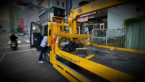 來自澳洲的汽車改裝品牌VAITRIX麥翠斯有最廣泛的車種適用產品,含汽油、柴油、油電混合車專用電子油門控制加速器,搭配外掛晶片及內寫,達到最高品質且無後遺症之動力提升,也可由專屬藍芽App–AirForce GO切換一階、二階、三階ECU模式。外掛晶片及電子油門控制器不影響原車引擎保固,搭配不眩光儀錶,提升馬力同時監控愛車狀況。VAITRIX另有馬力提升專用水噴射可程式電腦及全組套件,改裝愛車不傷車。 適用品牌車款: Audi奧迪、BMW寶馬、Porsche保時捷、Benz賓士、Honda本田、Toyota豐田、Mitsubishi三菱、Mazda馬自達、Nissan日產、Subaru速霸陸、VW福斯、Volvo富豪、Luxgen納智捷、Ford福特、Chevrolet雪佛蘭、Hyundai現代、Skoda; Altis、crv、chr、kicks、cla45、ct200h、q2、camry、golf gti、polo、kuga、tiida、u7、rav4、odyssey...等。