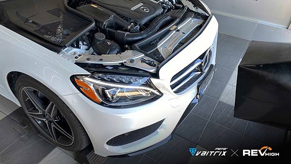 【高CP值1階配方】 來自澳洲的汽車改裝品牌VAITRIX麥翠斯有最廣泛的車種適用產品,含汽油、柴油、油電混合車專用電子油門控制加速器,搭配外掛晶片及內寫,高品質且無後遺症之動力提升,也可由專屬藍芽App–AirForce GO切換一階、二階、三階ECU模式。外掛晶片及電子油門控制器不影響原車引擎保固,搭配不眩光儀錶,提升馬力同時監控愛車狀況。另有馬力提升專用水噴射可程式電腦及套件,改裝愛車不傷車。適用品牌車款: Audi奧迪、BMW寶馬、Porsche保時捷、Benz賓士、Honda本田、Toyota豐田、Mitsubishi三菱、Mazda馬自達、Nissan日產、Subaru速霸陸、VW福斯、Volvo富豪、Luxgen納智捷、Ford福特、Hyundai現代、Skoda、Mini; Altis、crv、chr、kicks、cla45、Focus mk4、 sienta 、camry、golf gti、polo、kuga、tiida、u7、rav4、odyssey、Santa Fe新土匪、C63s、Lancer Fortis、Elantra Sport、Auris、Mini R56、ST LINE、535i...等。