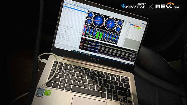 【高CP值1階配方】 來自澳洲的汽車改裝品牌VAITRIX麥翠斯有最廣泛的車種適用產品,含汽油、柴油、油電混合車專用電子油門控制加速器,搭配外掛晶片及內寫,高品質且無後遺症之動力提升,也可由專屬藍芽App–AirForce GO切換一階、二階、三階ECU模式。外掛晶片及電子油門控制器不影響原車引擎保固,搭配不眩光儀錶,提升馬力同時監控愛車狀況。另有馬力提升專用水噴射可程式電腦及套件,改裝愛車不傷車。適用品牌車款: Audi奧迪、BMW寶馬、Porsche保時捷、Benz賓士、Honda本田、Toyota豐田、Mitsubishi三菱、Mazda馬自達、Nissan日產、Subaru速霸陸、VW福斯、Volvo富豪、Luxgen納智捷、Ford福特、Hyundai現代、Skoda、Mini; Altis、crv、chr、kicks、cla45、Focus mk4、 sienta 、camry、golf gti、polo、kuga、tiida、u7、rav4、odyssey、Santa Fe新土匪、C63s、Lancer Fortis、Elantra Sport、Auris、Mini R56、ST LINE、535i...等。