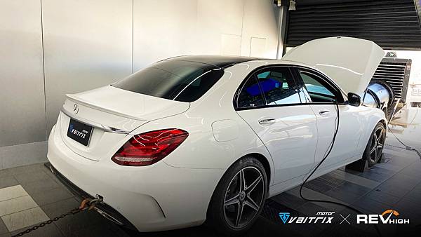 【高CP值1階配方】 來自澳洲的汽車改裝品牌VAITRIX麥翠斯有最廣泛的車種適用產品,含汽油、柴油、油電混合車專用電子油門控制加速器,搭配外掛晶片及內寫,高品質且無後遺症之動力提升,也可由專屬藍芽App–AirForce GO切換一階、二階、三階ECU模式。外掛晶片及電子油門控制器不影響原車引擎保固,搭配不眩光儀錶,提升馬力同時監控愛車狀況。另有馬力提升專用水噴射可程式電腦及套件,改裝愛車不傷車。適用品牌車款: Audi奧迪、BMW寶馬、Porsche保時捷、Benz賓士、Honda本田、Toyota豐田、Mitsubishi三菱、Mazda馬自達、Nissan日產、Subaru速霸陸、VW福斯、Volvo富豪、Luxgen納智捷、Ford福特、Hyundai現代、Skoda、Mini; Altis、crv、chr、kicks、cla45、Focus mk4、 sienta 、camry、golf gti、polo、kuga、tiida、u7、rav4、odyssey、Santa Fe新土匪、C63s、Lancer Fortis、Elantra Sport、Auris、Mini R56、ST LINE、535i...等。