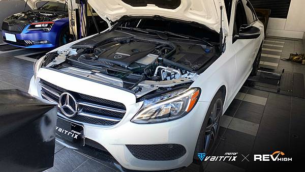 【高CP值1階配方】 來自澳洲的汽車改裝品牌VAITRIX麥翠斯有最廣泛的車種適用產品,含汽油、柴油、油電混合車專用電子油門控制加速器,搭配外掛晶片及內寫,高品質且無後遺症之動力提升,也可由專屬藍芽App–AirForce GO切換一階、二階、三階ECU模式。外掛晶片及電子油門控制器不影響原車引擎保固,搭配不眩光儀錶,提升馬力同時監控愛車狀況。另有馬力提升專用水噴射可程式電腦及套件,改裝愛車不傷車。適用品牌車款: Audi奧迪、BMW寶馬、Porsche保時捷、Benz賓士、Honda本田、Toyota豐田、Mitsubishi三菱、Mazda馬自達、Nissan日產、Subaru速霸陸、VW福斯、Volvo富豪、Luxgen納智捷、Ford福特、Hyundai現代、Skoda、Mini; Altis、crv、chr、kicks、cla45、Focus mk4、 sienta 、camry、golf gti、polo、kuga、tiida、u7、rav4、odyssey、Santa Fe新土匪、C63s、Lancer Fortis、Elantra Sport、Auris、Mini R56、ST LINE、535i...等。