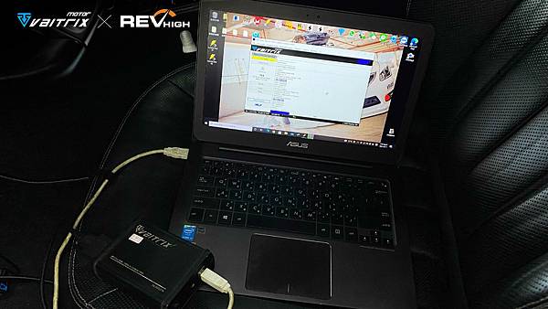 【自然進氣引擎改裝曙光】 來自澳洲的汽車改裝品牌VAITRIX麥翠斯有最廣泛的車種適用產品,含汽油、柴油、油電混合車專用電子油門控制加速器,搭配外掛晶片及內寫,高品質且無後遺症之動力提升,也可由專屬藍芽App–AirForce GO切換一階、二階、三階ECU模式。外掛晶片及電子油門控制器不影響原車引擎保固,搭配不眩光儀錶,提升馬力同時監控愛車狀況。另有馬力提升專用水噴射可程式電腦及套件,改裝愛車不傷車。適用品牌車款: Audi奧迪、BMW寶馬、Porsche保時捷、Benz賓士、Honda本田、Toyota豐田、Mitsubishi三菱、Mazda馬自達、Nissan日產、Subaru速霸陸、VW福斯、Volvo富豪、Luxgen納智捷、Ford福特、Hyundai現代、Skoda斯柯達、Mini; Altis、CRV、CHR、Kicks、Cla45、Focus mk4、Sienta 、Camry、Golf GTI、Polo、Kuga、Tiida、U7、Rav4、Odyssey、Santa Fe新土匪、C63s、Lancer Fortis、Elantra Sport、Auris、Mini R56、ST LINE、535i、Tiguan、RS6 AVANT...等。