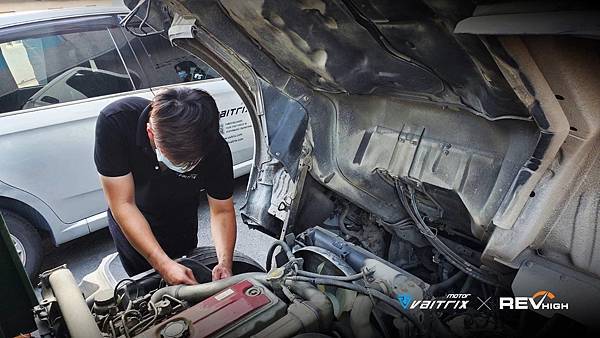 來自澳洲的汽車改裝品牌VAITRIX麥翠斯有最廣泛的車種適用產品，含汽油、柴油、油電混合車專用電子油門控制加速器，搭配外掛晶片及內寫，高品質且無後遺症之動力提升，也可由專屬藍芽App–AirForce GO切換一階、二階、三階ECU模式。外掛晶片及電子油門控制器不影響原車引擎保固，搭配不眩光儀錶，提升馬力同時監控愛車狀況。另有馬力提升專用水噴射可程式電腦及套件，改裝愛車不傷車。適用品牌車款： Audi奧迪、BMW寶馬、Porsche保時捷、Benz賓士、Honda本田、Toyota豐田、Mitsubishi三菱、Mazda馬自達、Nissan日產、Subaru速霸陸、VW福斯、Volvo富豪、Luxgen納智捷、Ford福特、Hyundai現代、Skoda斯柯達、Mini; Altis、CRV、CHR、Kicks、Cla45、Focus mk4、Sienta 、Camry、Golf GTI、Polo、Kuga、Tiida、U7、Rav4、Odyssey、Santa Fe新土匪、C63s、Lancer Fortis、Elantra Sport、Auris、Mini R56、ST LINE、535i、Tiguan、RS6 AVANT、 Tiguan R、C300...等。