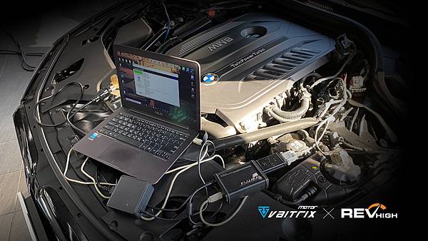來自澳洲的汽車改裝品牌VAITRIX麥翠斯有最廣泛的車種適用產品，含汽油、柴油、油電混合車專用電子油門控制加速器，搭配外掛晶片及內寫，高品質且無後遺症之動力提升，也可由專屬藍芽App–AirForce GO切換一階、二階、三階ECU模式。外掛晶片及電子油門控制器不影響原車引擎保固，搭配不眩光儀錶，提升馬力同時監控愛車狀況。另有馬力提升專用水噴射可程式電腦及套件，改裝愛車不傷車。適用品牌車款： Audi奧迪、BMW寶馬、Porsche保時捷、Benz賓士、Honda本田、Toyota豐田、Mitsubishi三菱、Mazda馬自達、Nissan日產、Subaru速霸陸、VW福斯、Volvo富豪、Luxgen納智捷、Ford福特、Hyundai現代、Skoda斯柯達、Mini、Ferrari 法拉利、Lamborghini藍寶堅尼 ; Altis、CRV、CHR、Kicks、Cla45、Focus mk4、Sienta 、Camry、Golf GTI、Polo、Kuga、Tiida、U7、Rav4、Odyssey、Santa Fe新土匪、C63s、Lancer Fortis、Elantra Sport、Auris、Mini R56、ST LINE、535i、Tiguan、RS6 AVANT、 Tiguan R、C300、...等。
