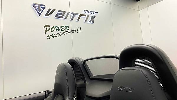 【981效能提升】 來自澳洲的汽車改裝品牌VAITRIX麥翠斯有最廣泛的車種適用產品,含汽油、柴油、油電混合車專用電子油門控制加速器,搭配外掛晶片及內寫,高品質且無後遺症之動力提升,也可由專屬藍芽App–AirForce GO切換一階、二階、三階ECU模式。外掛晶片及電子油門控制器不影響原車引擎保固,搭配不眩光儀錶,提升馬力同時監控愛車狀況。另有馬力提升專用水噴射可程式電腦及套件,改裝愛車不傷車。適用品牌車款: Audi奧迪、BMW寶馬、Porsche保時捷、Benz賓士、Honda本田、Toyota豐田、Mitsubishi三菱、Mazda馬自達、Nissan日產、Subaru速霸陸、VW福斯、Volvo富豪、Luxgen納智捷、Ford福特、Hyundai現代、Skoda、Mini; Altis、crv、chr、kicks、cla45、Focus mk4、 sienta 、camry、golf gti、polo、kuga、tiida、u7、rav4、odyssey、Santa Fe新土匪、C63s、Lancer Fortis、Elantra Sport、Auris、Mini R56、ST LINE、535i、G63、RS6、RS7、M8、330i、E63、S63...等。