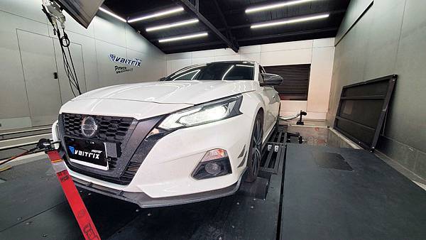 【Nissan Altima內寫動力解鎖】 來自澳洲的汽車改裝品牌VAITRIX麥翠斯有最廣泛的車種適用產品,含汽油、柴油、油電混合車專用電子油門控制加速器,搭配外掛晶片及內寫,高品質且無後遺症之動力提升,也可由專屬藍芽App–AirForce GO切換一階、二階、三階ECU模式。外掛晶片及電子油門控制器不影響原車引擎保固,搭配不眩光儀錶,提升馬力同時監控愛車狀況。另有馬力提升專用水噴射可程式電腦及套件,改裝愛車不傷車。適用品牌車款: Audi奧迪、BMW寶馬、Porsche保時捷、Benz賓士、Honda本田、Toyota豐田、Mitsubishi三菱、Mazda馬自達、Nissan日產、Subaru速霸陸、VW福斯、Volvo富豪、Luxgen納智捷、Ford福特、Hyundai現代、Skoda、Mini; Altis、crv、chr、kicks、cla45、Focus mk4、 sienta 、camry、golf gti、polo、kuga、tiida、u7、rav4、odyssey、Santa Fe新土匪、C63s、Lancer Fortis、Elantra Sport、Auris、Mini R56、ST LINE、535i、G63、RS6、RS7、M8、330i、E63、S63...等。