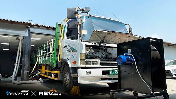 來自澳洲的汽車改裝品牌VAITRIX麥翠斯有最廣泛的車種適用產品，含汽油、柴油、油電混合車專用電子油門控制加速器，搭配外掛晶片及內寫，高品質且無後遺症之動力提升，也可由專屬藍芽App–AirForce GO切換一階、二階、三階ECU模式。外掛晶片及電子油門控制器不影響原車引擎保固，搭配不眩光儀錶，提升馬力同時監控愛車狀況。另有馬力提升專用水噴射可程式電腦及套件，改裝愛車不傷車。適用品牌車款： Audi奧迪、BMW寶馬、Porsche保時捷、Benz賓士、Honda本田、Toyota豐田、Mitsubishi三菱、Mazda馬自達、Nissan日產、Subaru速霸陸、VW福斯、Volvo富豪、Luxgen納智捷、Ford福特、Hyundai現代、Skoda、Mini; Altis、crv、chr、kicks、cla45、Focus mk4、 sienta 、camry、golf gti、polo、kuga、tiida、u7、rav4、odyssey、Santa Fe新土匪、C63s、Lancer Fortis、Elantra Sport、Auris、Mini R56、ST LINE、535i、G63、RS6、RS7、M8、330i、E63、S63...等。