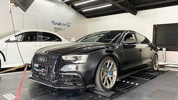 來自澳洲的汽車改裝品牌VAITRIX麥翠斯有最廣泛的車種適用產品,含汽油、柴油、油電混合車專用電子油門控制加速器,搭配外掛晶片及內寫,高品質且無後遺症之動力提升,也可由專屬藍芽App–AirForce GO切換一階、二階、三階ECU模式。 外掛晶片及電子油門控制器不影響原車引擎保固,搭配不眩光儀錶,提升馬力同時監控愛車狀況。另有馬力提升專用水噴射可程式電腦及套件,改裝愛車不傷車。 在VAITRIX動力升級,完整實現客製化調校,根據車況、已改裝硬體與客戶需求調整程式。搭配馬力機驗證與HP TUNERS數據流,讓改裝沒有後顧之憂! 適用品牌車款: Audi奧迪、BMW寶馬、Porsche保時捷、Benz賓士、Honda本田、Toyota豐田、Mitsubishi三菱、Mazda馬自達、Nissan日產、Subaru速霸陸、VW福斯、Volvo富豪、Luxgen納智捷、Ford福特、Hyundai現代、Skoda、Mini; Altis、crv、chr、kicks、cla45、Focus mk4、 sienta 、camry、golf gti、polo、kuga、tiida、u7、rav4、odyssey、Santa Fe新土匪、C63s、Lancer Fortis、Elantra Sport、Auris、Mini R56、ST LINE、535i、G63、RS6、RS7、M8、330i、E63、S63...等。