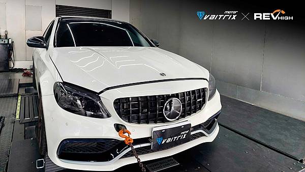 來自澳洲的汽車改裝品牌VAITRIX麥翠斯有最廣泛的車種適用產品,含汽油、柴油、油電混合車專用電子油門控制加速器,還能搭配外掛晶片及內寫,高品質且無後遺症之動力提升。外掛晶片可以選配由專屬藍芽App–AirForce GO切換一階、二階、三階ECU模式。 外掛晶片及電子油門控制器不影響原車引擎保固。搭配VAITRIX不眩光儀錶,渦輪壓力/水溫/油溫等應有盡有,使用原廠感知器對接,數據呈現100%正解,提升馬力同時監控愛車狀況。 最佳性能提升就選擇專用水噴電腦及套件,降溫效果最好,性能穩定提升,正確使用動力加倍不傷引擎。 在VAITRIX動力升級,完整實現客製化調校,根據車況、已改裝硬體與客戶需求調整程式。搭配馬力機驗證與HP TUNERS數據流,讓改裝沒有後顧之憂! 適用品牌車款: Audi奧迪、BMW寶馬、Porsche保時捷、Benz賓士、Honda本田、Toyota豐田、Mitsubishi三菱、Mazda馬自達、Nissan日產、Subaru速霸陸、VW福斯、Volvo富豪、Luxgen納智捷、Ford福特、Hyundai現代、Skoda速可達、Mini、MG; Altis、crv、chr、kicks、cla45、Focus mk4、 sienta 、camry、golf gti、golf 8、polo、kuga、rav4、odyssey、Santa Fe新土匪、C63s、Elantra Sport、Auris、Mini R56、540i、G63、RS6、RS7、M8、330i、E63、S63、HS、A180、Kamiq、Kodiaq、X3、Macan、Q3...等。 Truck卡車: Mitsubishi Fuso三菱扶桑、Hino日野、DAF達富、IVECO威凱、ISUZU五十鈴、SCANIA斯堪尼亞; Canter堅達、Fighter、Super Great、300 系、700系、CF85、LF45、LF55、L系、G系、R系、S系、Daily、Eurocargo、NQR、NPR、NMR、NRR Motor重機: BMW寶馬、Ducati杜卡迪、Honda本田、Yamaha山葉、Aprilia阿普利亞、KTM、Husqvarna胡斯瓦那、Kawasaki川崎、Suzuki鈴木; S1000RR、S1000R、R1200GS、R9T、R1200GS、Scrambler、Monster、Panigale、Streetfighter、Supersport、Superbike、XDiavel、Hypermotard、RSV、SMC、Supermoto、Ninja、ZX-12R、ZX-6R、T-Max、Tenere、MT、Hayabusa、V-Strom、GSX-S1000