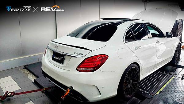 來自澳洲的汽車改裝品牌VAITRIX麥翠斯有最廣泛的車種適用產品,含汽油、柴油、油電混合車專用電子油門控制加速器,還能搭配外掛晶片及內寫,高品質且無後遺症之動力提升。外掛晶片可以選配由專屬藍芽App–AirForce GO切換一階、二階、三階ECU模式。 外掛晶片及電子油門控制器不影響原車引擎保固。搭配VAITRIX不眩光儀錶,渦輪壓力/水溫/油溫等應有盡有,使用原廠感知器對接,數據呈現100%正解,提升馬力同時監控愛車狀況。 最佳性能提升就選擇專用水噴電腦及套件,降溫效果最好,性能穩定提升,正確使用動力加倍不傷引擎。 在VAITRIX動力升級,完整實現客製化調校,根據車況、已改裝硬體與客戶需求調整程式。搭配馬力機驗證與HP TUNERS數據流,讓改裝沒有後顧之憂! 適用品牌車款: Audi奧迪、BMW寶馬、Porsche保時捷、Benz賓士、Honda本田、Toyota豐田、Mitsubishi三菱、Mazda馬自達、Nissan日產、Subaru速霸陸、VW福斯、Volvo富豪、Luxgen納智捷、Ford福特、Hyundai現代、Skoda速可達、Mini、MG; Altis、crv、chr、kicks、cla45、Focus mk4、 sienta 、camry、golf gti、golf 8、polo、kuga、rav4、odyssey、Santa Fe新土匪、C63s、Elantra Sport、Auris、Mini R56、540i、G63、RS6、RS7、M8、330i、E63、S63、HS、A180、Kamiq、Kodiaq、X3、Macan、Q3...等。 Truck卡車: Mitsubishi Fuso三菱扶桑、Hino日野、DAF達富、IVECO威凱、ISUZU五十鈴、SCANIA斯堪尼亞; Canter堅達、Fighter、Super Great、300 系、700系、CF85、LF45、LF55、L系、G系、R系、S系、Daily、Eurocargo、NQR、NPR、NMR、NRR Motor重機: BMW寶馬、Ducati杜卡迪、Honda本田、Yamaha山葉、Aprilia阿普利亞、KTM、Husqvarna胡斯瓦那、Kawasaki川崎、Suzuki鈴木; S1000RR、S1000R、R1200GS、R9T、R1200GS、Scrambler、Monster、Panigale、Streetfighter、Supersport、Superbike、XDiavel、Hypermotard、RSV、SMC、Supermoto、Ninja、ZX-12R、ZX-6R、T-Max、Tenere、MT、Hayabusa、V-Strom、GSX-S1000