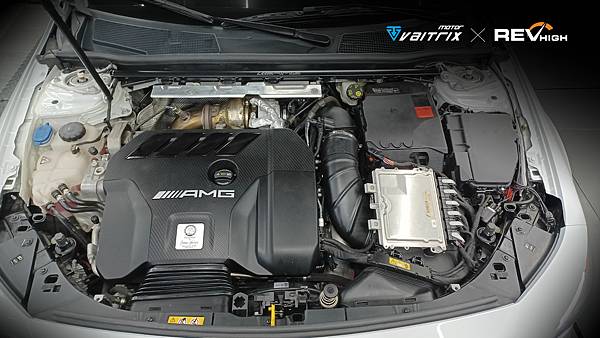 來自澳洲的汽車改裝品牌VAITRIX麥翠斯有最廣泛的車種適用產品，含汽油、柴油、油電混合車專用電子油門控制加速器，還能搭配外掛晶片及內寫，高品質且無後遺症之動力提升。外掛晶片可以選配由專屬藍芽App–AirForce GO切換一階、二階、三階ECU模式。  外掛晶片及電子油門控制器不影響原車引擎保固。搭配VAITRIX不眩光儀錶，渦輪壓力/水溫/油溫等應有盡有，使用原廠感知器對接，數據呈現100%正解，提升馬力同時監控愛車狀況。  最佳性能提升就選擇專用水噴電腦及套件，降溫效果最好，性能穩定提升，正確使用動力加倍不傷引擎。  在VAITRIX動力升級，完整實現客製化調校，根據車況、已改裝硬體與客戶需求調整程式。搭配馬力機驗證與HP TUNERS數據流，讓改裝沒有後顧之憂！  適用品牌車款： Audi奧迪、BMW寶馬、Porsche保時捷、Benz賓士、Honda本田、Toyota豐田、Mitsubishi三菱、Mazda馬自達、Nissan日產、Subaru速霸陸、VW福斯、Volvo富豪、Luxgen納智捷、Ford福特、Hyundai現代、Skoda速可達、Mini、MG; Altis、crv、chr、kicks、cla45、Focus mk4、 sienta 、camry、golf gti、golf 8、polo、kuga、rav4、odyssey、Santa Fe新土匪、C63s、Elantra Sport、Auris、Mini R56、540i、G63、RS6、RS7、M8、330i、E63、S63、HS、A180、Kamiq、Kodiaq、X3、Macan、Q3...等。   Truck卡車： Mitsubishi Fuso三菱扶桑、Hino日野、DAF達富、IVECO威凱、ISUZU五十鈴、SCANIA斯堪尼亞; Canter堅達、Fighter、Super Great、300 系、700系、CF85、LF45、LF55、L系、G系、R系、S系、Daily、Eurocargo、NQR、NPR、NMR、NRR  Motor重機： BMW寶馬、Ducati杜卡迪、Honda本田、Yamaha山葉、Aprilia阿普利亞、KTM、Husqvarna胡斯瓦那、Kawasaki川崎、Suzuki鈴木; S1000RR、S1000R、R1200GS、R9T、R1200GS、Scrambler、Monster、Panigale、Streetfighter、Supersport、Superbike、XDiavel、Hypermotard、RSV、SMC、Supermoto、Ninja、ZX-12R、ZX-6R、T-Max、Tenere、MT、Hayabusa、V-Strom、GSX-S1000