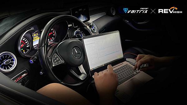 VAITRIX 汽車改裝電腦 動力改裝 Mercedes-Benz C200 W206 內寫 客製化調整 來自澳洲的汽車改裝品牌VAITRIX麥翠斯有最廣泛的車種適用產品,含汽油、柴油、油電混合車專用電子油門控制加速器,還能搭配外掛晶片及內寫,高品質且無後遺症之動力提升。外掛晶片可以選配由專屬藍芽App–AirForce GO切換一階、二階、三階ECU模式。 外掛晶片及電子油門控制器不影響原車引擎保固。搭配VAITRIX不眩光儀錶,渦輪壓力/水溫/油溫等應有盡有,使用原廠感知器對接,數據呈現100%正解,提升馬力同時監控愛車狀況。 最佳性能提升就選擇專用水噴電腦及套件,降溫效果最好,性能穩定提升,正確使用動力加倍不傷引擎。 在VAITRIX動力升級,完整實現客製化調校,根據車況、已改裝硬體與客戶需求調整程式。搭配馬力機驗證與HP TUNERS數據流,讓改裝沒有後顧之憂! 適用品牌車款: Audi奧迪、BMW寶馬、Porsche保時捷、Benz賓士、Honda本田、Toyota豐田、Mitsubishi三菱、Mazda馬自達、Nissan日產、Subaru速霸陸、VW福斯、Volvo富豪、Luxgen納智捷、Ford福特、Hyundai現代、Skoda斯柯達、Mini、MG、Altis、crv、chr、kicks、cla45、Focus mk4、 sienta 、camry、golf gti、golf 8、polo、kuga、rav4、odyssey、Santa Fe、C63s、Elantra Sport、Auris、Mini R56、540i、G63、RS6、RS7、M8、330i、E63、S63、HS、A180、Kamiq、Kodiaq、X3、Macan、Q3...等。 Truck卡車: Mitsubishi Fuso三菱扶桑、Hino日野、DAF達富、IVECO威凱、ISUZU五十鈴、SCANIA斯堪尼亞; Canter堅達、Fighter、Super Great、300 系、700系、CF85、LF45、LF55、L系、G系、R系、S系、Daily、Eurocargo、NQR、NPR、NMR、NRR Motor重機: BMW寶馬、Ducati杜卡迪、Honda本田、Yamaha山葉、Aprilia阿普利亞、KTM、Husqvarna海絲瓜、Kawasaki川崎、Suzuki鈴木; S1000RR、S1000R、R1200GS、R9T、R1200GS、Scrambler、Monster、Panigale、Streetfighter、Supersport、Superbike、XDiavel、Hypermotard、RSV、SMC、Supermoto、Ninja、ZX-12R、ZX-6R、T-Max、Tenere、MT、Hayabusa、V-Strom、GSX-S1000
