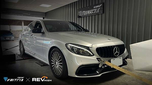 VAITRIX 汽車改裝電腦 動力改裝 Mercedes-Benz C200 W206 內寫 客製化調整 來自澳洲的汽車改裝品牌VAITRIX麥翠斯有最廣泛的車種適用產品,含汽油、柴油、油電混合車專用電子油門控制加速器,還能搭配外掛晶片及內寫,高品質且無後遺症之動力提升。外掛晶片可以選配由專屬藍芽App–AirForce GO切換一階、二階、三階ECU模式。 外掛晶片及電子油門控制器不影響原車引擎保固。搭配VAITRIX不眩光儀錶,渦輪壓力/水溫/油溫等應有盡有,使用原廠感知器對接,數據呈現100%正解,提升馬力同時監控愛車狀況。 最佳性能提升就選擇專用水噴電腦及套件,降溫效果最好,性能穩定提升,正確使用動力加倍不傷引擎。 在VAITRIX動力升級,完整實現客製化調校,根據車況、已改裝硬體與客戶需求調整程式。搭配馬力機驗證與HP TUNERS數據流,讓改裝沒有後顧之憂! 適用品牌車款: Audi奧迪、BMW寶馬、Porsche保時捷、Benz賓士、Honda本田、Toyota豐田、Mitsubishi三菱、Mazda馬自達、Nissan日產、Subaru速霸陸、VW福斯、Volvo富豪、Luxgen納智捷、Ford福特、Hyundai現代、Skoda斯柯達、Mini、MG、Altis、crv、chr、kicks、cla45、Focus mk4、 sienta 、camry、golf gti、golf 8、polo、kuga、rav4、odyssey、Santa Fe、C63s、Elantra Sport、Auris、Mini R56、540i、G63、RS6、RS7、M8、330i、E63、S63、HS、A180、Kamiq、Kodiaq、X3、Macan、Q3...等。 Truck卡車: Mitsubishi Fuso三菱扶桑、Hino日野、DAF達富、IVECO威凱、ISUZU五十鈴、SCANIA斯堪尼亞; Canter堅達、Fighter、Super Great、300 系、700系、CF85、LF45、LF55、L系、G系、R系、S系、Daily、Eurocargo、NQR、NPR、NMR、NRR Motor重機: BMW寶馬、Ducati杜卡迪、Honda本田、Yamaha山葉、Aprilia阿普利亞、KTM、Husqvarna海絲瓜、Kawasaki川崎、Suzuki鈴木; S1000RR、S1000R、R1200GS、R9T、R1200GS、Scrambler、Monster、Panigale、Streetfighter、Supersport、Superbike、XDiavel、Hypermotard、RSV、SMC、Supermoto、Ninja、ZX-12R、ZX-6R、T-Max、Tenere、MT、Hayabusa、V-Strom、GSX-S1000