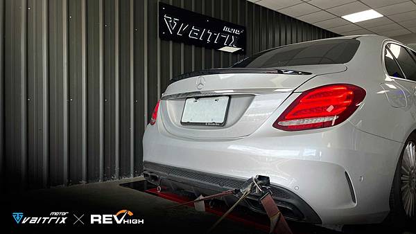 VAITRIX 汽車改裝電腦 動力改裝 Mercedes-Benz C200 W206 內寫 客製化調整 來自澳洲的汽車改裝品牌VAITRIX麥翠斯有最廣泛的車種適用產品,含汽油、柴油、油電混合車專用電子油門控制加速器,還能搭配外掛晶片及內寫,高品質且無後遺症之動力提升。外掛晶片可以選配由專屬藍芽App–AirForce GO切換一階、二階、三階ECU模式。 外掛晶片及電子油門控制器不影響原車引擎保固。搭配VAITRIX不眩光儀錶,渦輪壓力/水溫/油溫等應有盡有,使用原廠感知器對接,數據呈現100%正解,提升馬力同時監控愛車狀況。 最佳性能提升就選擇專用水噴電腦及套件,降溫效果最好,性能穩定提升,正確使用動力加倍不傷引擎。 在VAITRIX動力升級,完整實現客製化調校,根據車況、已改裝硬體與客戶需求調整程式。搭配馬力機驗證與HP TUNERS數據流,讓改裝沒有後顧之憂! 適用品牌車款: Audi奧迪、BMW寶馬、Porsche保時捷、Benz賓士、Honda本田、Toyota豐田、Mitsubishi三菱、Mazda馬自達、Nissan日產、Subaru速霸陸、VW福斯、Volvo富豪、Luxgen納智捷、Ford福特、Hyundai現代、Skoda斯柯達、Mini、MG、Altis、crv、chr、kicks、cla45、Focus mk4、 sienta 、camry、golf gti、golf 8、polo、kuga、rav4、odyssey、Santa Fe、C63s、Elantra Sport、Auris、Mini R56、540i、G63、RS6、RS7、M8、330i、E63、S63、HS、A180、Kamiq、Kodiaq、X3、Macan、Q3...等。 Truck卡車: Mitsubishi Fuso三菱扶桑、Hino日野、DAF達富、IVECO威凱、ISUZU五十鈴、SCANIA斯堪尼亞; Canter堅達、Fighter、Super Great、300 系、700系、CF85、LF45、LF55、L系、G系、R系、S系、Daily、Eurocargo、NQR、NPR、NMR、NRR Motor重機: BMW寶馬、Ducati杜卡迪、Honda本田、Yamaha山葉、Aprilia阿普利亞、KTM、Husqvarna海絲瓜、Kawasaki川崎、Suzuki鈴木; S1000RR、S1000R、R1200GS、R9T、R1200GS、Scrambler、Monster、Panigale、Streetfighter、Supersport、Superbike、XDiavel、Hypermotard、RSV、SMC、Supermoto、Ninja、ZX-12R、ZX-6R、T-Max、Tenere、MT、Hayabusa、V-Strom、GSX-S1000