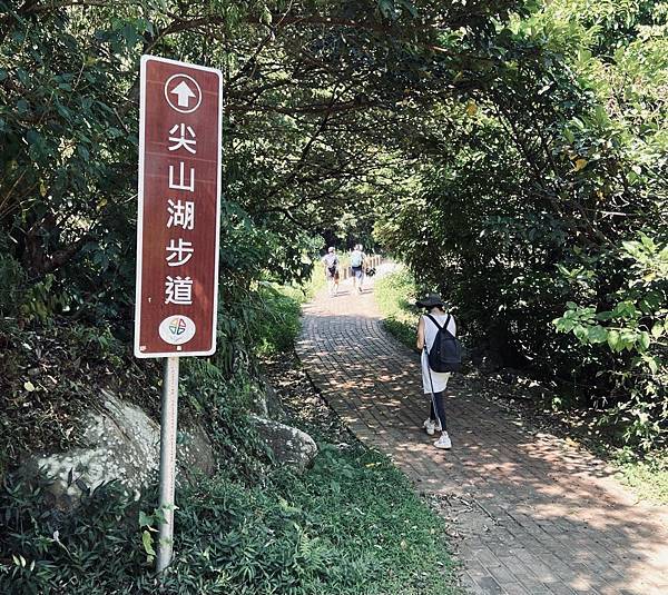 「新北石門」人氣尖山湖步道、青山瀑布步道、老梅冷泉秘境，給你