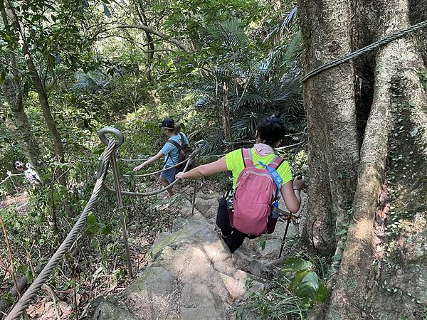 「新北石門」人氣尖山湖步道、青山瀑布步道、老梅冷泉秘境，給你