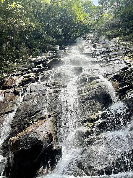 「新北石門」人氣尖山湖步道、青山瀑布步道、老梅冷泉秘境，給你