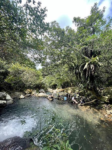 「新北石門」人氣尖山湖步道、青山瀑布步道、老梅冷泉秘境，給你