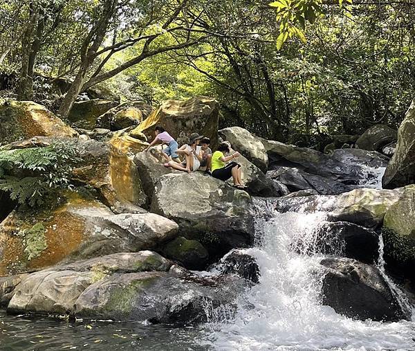 「新北石門」人氣尖山湖步道、青山瀑布步道、老梅冷泉秘境，給你