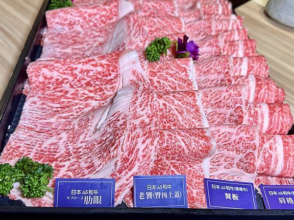 三人聚餐也能超滿足！大魔旗艦店「大魔大滿足鍋物」海陸盛宴推薦