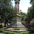 整個Savannah很多這種紀念性的小公園,有的是墳墓