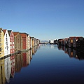 1024px-Trondheim,_Norwegen,_Speicherhäuser_2005.jpg