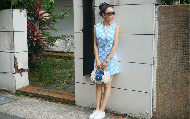 little-blue-dress-&-white-sneaker_02.jpg