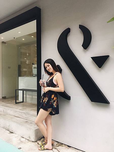 忠孝復興 FOMO CAFFEE外帶飲 & 黑白小店穿搭網美拍照景點宏恩醫院旁咖啡廳