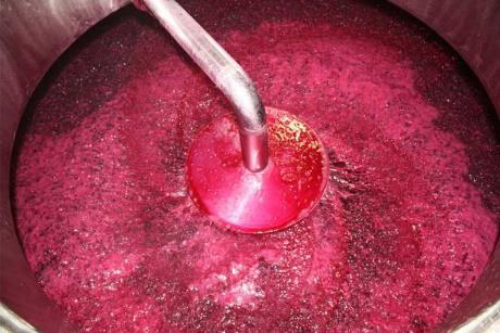 自然心巴薩米可葡萄醋去除裡面的葡萄皮和葡萄籽