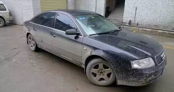 ae57950330606875df12793a1a6b54ef28a1e03158bbb5904696b24cb308af6a7ff9aa316992da7bdb49806de7a2a8c6416b0686a00c507c6fc61963640ff6ca04a2cbac02d9edfa96b273ff3a66c0157869b168eb3ed4722699d014189101b01429520a43ec.jpg 幫汽車打蠟前,絕對要先洗乾淨車身上的髒汙