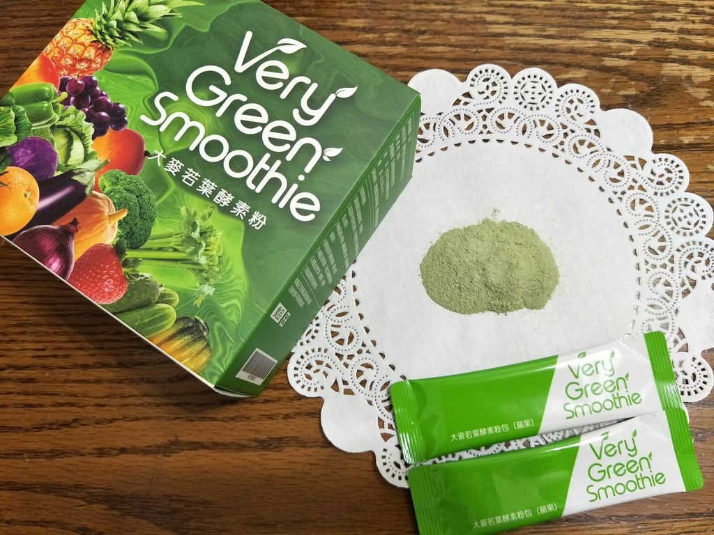 好喝就像蘋果汁般的 Very Green Smoothie大麥若葉酵素粉 一天一小包隨身不離手 每日青汁の力應援你 熊甜蜜的分享世界