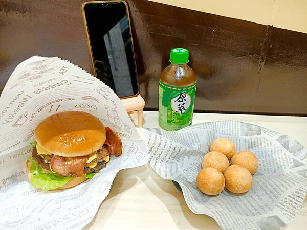 中和景安站美食推<< 嫩妹美式堡>> 厚嫩平的堡