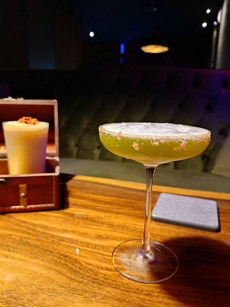 台北美食推-【AQUA Lounge酒吧】-串意美食/
