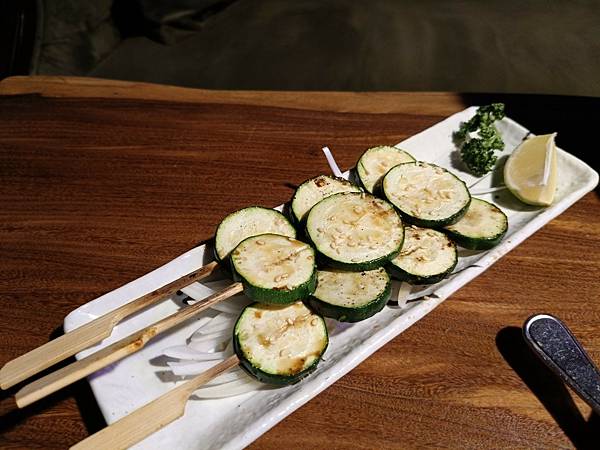 台北美食推-【AQUA Lounge酒吧】-串意美食/