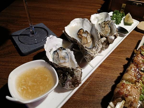 台北美食推-【AQUA Lounge酒吧】-串意美食/