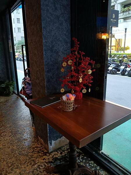 台北美食推-【AQUA Lounge酒吧】-串意美食/