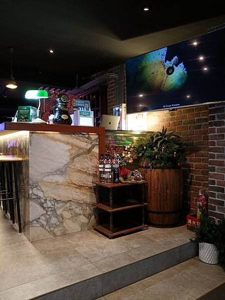 台北美食推-【AQUA Lounge酒吧】-串意美食/