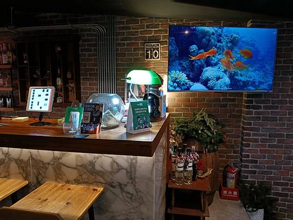 台北美食推-【AQUA Lounge酒吧】-串意美食/
