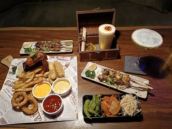 台北美食推-【AQUA Lounge酒吧】-串意美食/