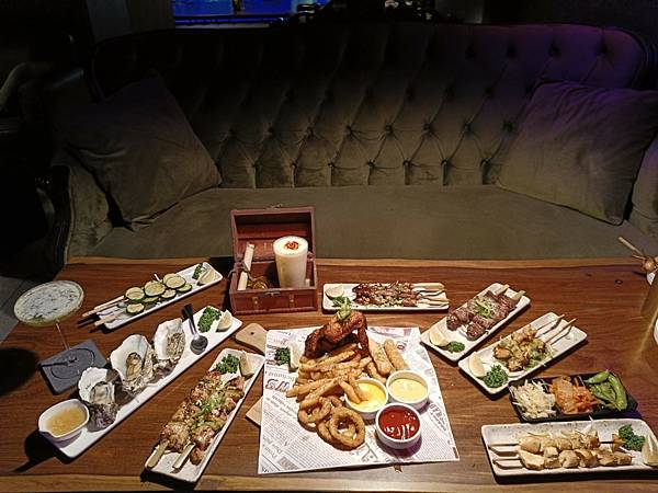 台北美食推-【AQUA Lounge酒吧】-串意美食/
