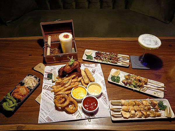 台北美食推-【AQUA Lounge酒吧】-串意美食/