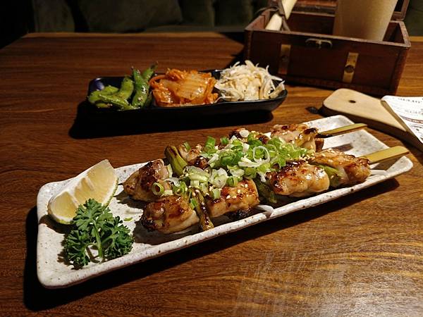 台北美食推-【AQUA Lounge酒吧】-串意美食/
