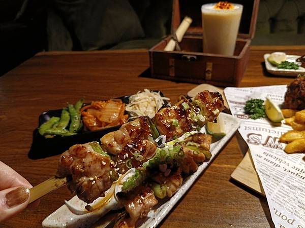 台北美食推-【AQUA Lounge酒吧】-串意美食/