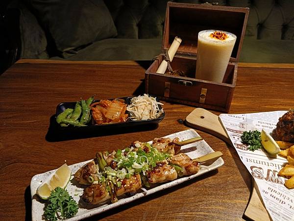 台北美食推-【AQUA Lounge酒吧】-串意美食/