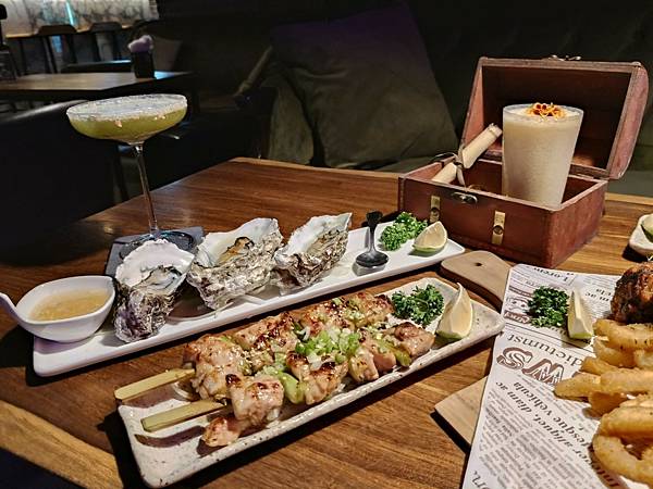 台北美食推-【AQUA Lounge酒吧】-串意美食/