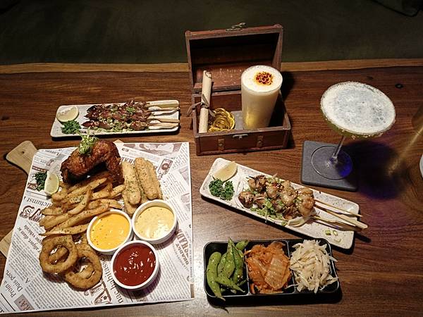 台北美食推-【AQUA Lounge酒吧】-串意美食/