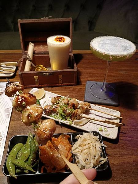 台北美食推-【AQUA Lounge酒吧】-串意美食/